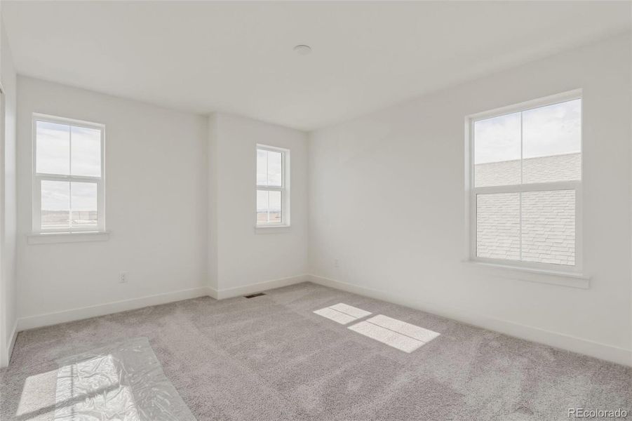 Spacious, unfurnished interior of a new home in Farmlore, Brighton (Image 28).