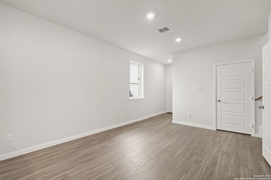 Spacious, unfurnished interior of a new home in Katzer Ranch, Converse (Image 13).