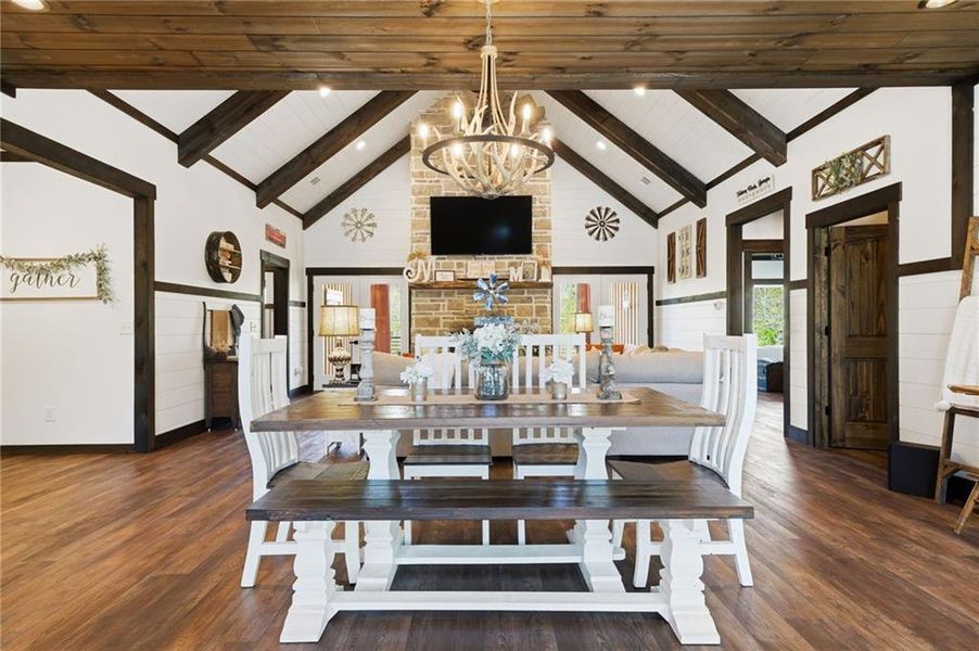 Community amenities in , Talking Rock (Image 76).