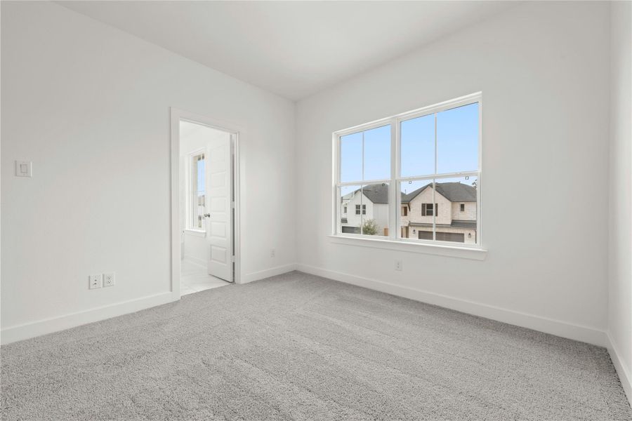 Spacious, unfurnished interior of a new home in Kresston, Montgomery (Image 11).
