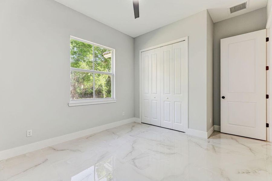 5DM40006_07_08_09_10Interior01