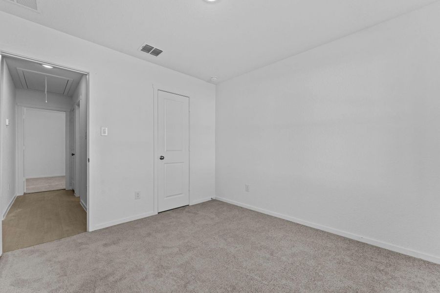 Spacious, unfurnished interior of a new home in Friendship Oaks, Fredericksburg (Image 10).