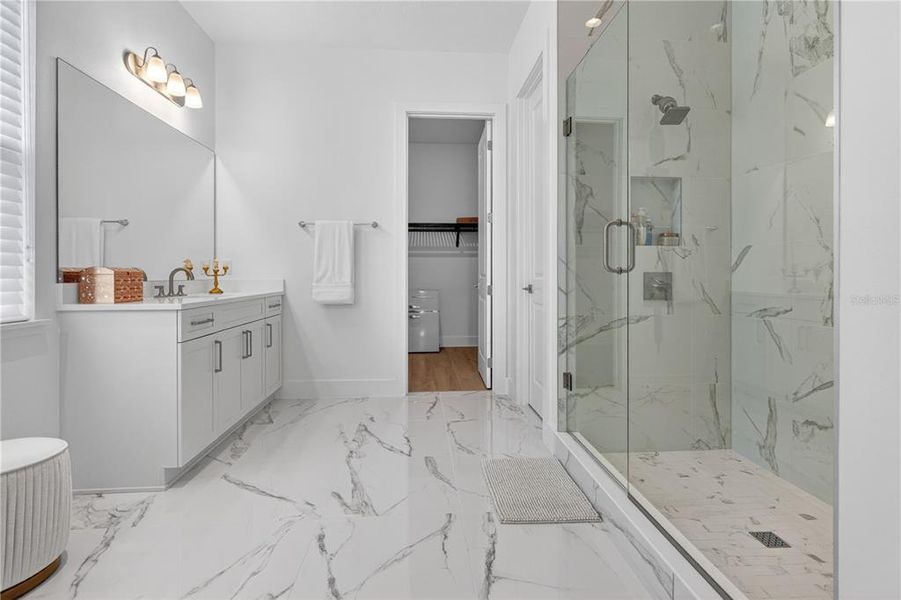 Furnished interior view inside a new home in , Montverde (Image 38).