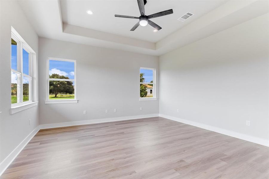 Spacious, unfurnished interior of a new home in , Marble Falls (Image 17).