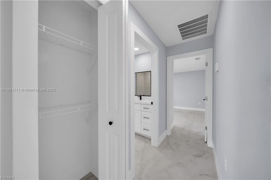 Spacious, unfurnished interior of a new home in , Lehigh Acres (Image 29).