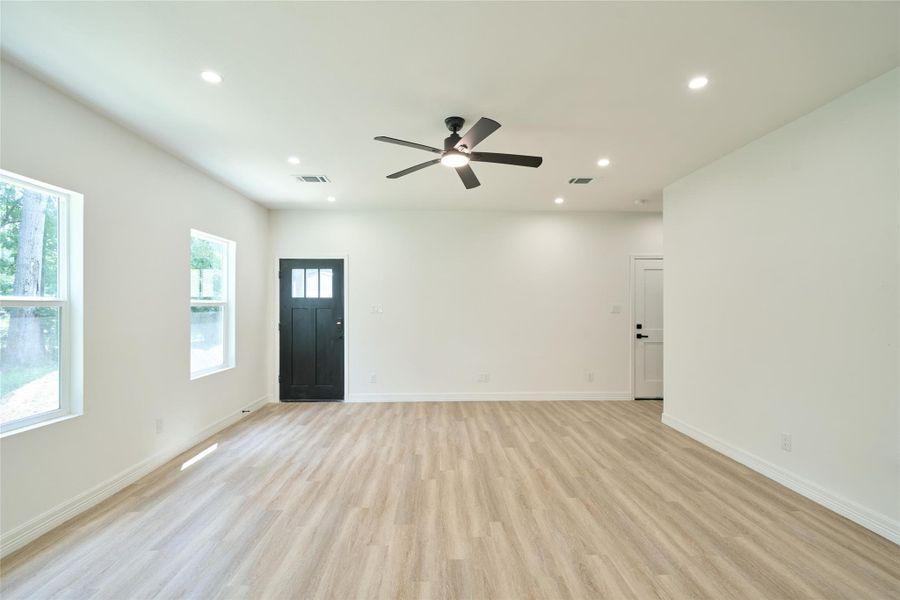 Spacious, unfurnished interior of a new home in , Livingston (Image 14).