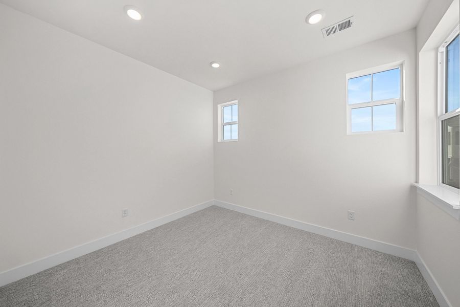 Spacious, unfurnished interior of a new home in Trumark Homes at Sterling Ranch, Littleton (Image 30).