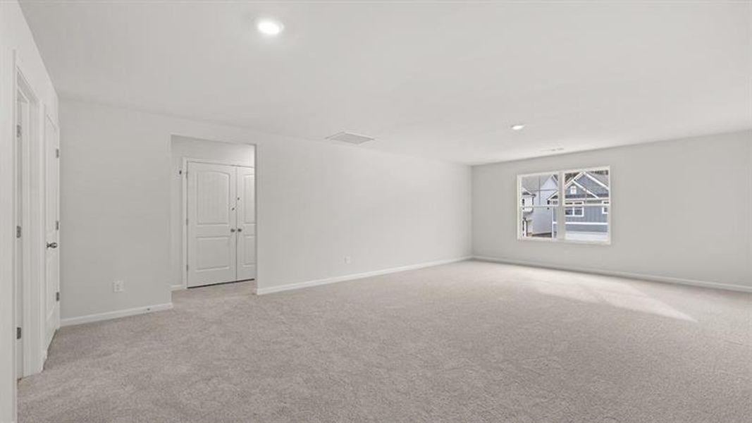 Spacious, unfurnished interior of a new home in , Dallas (Image 31).