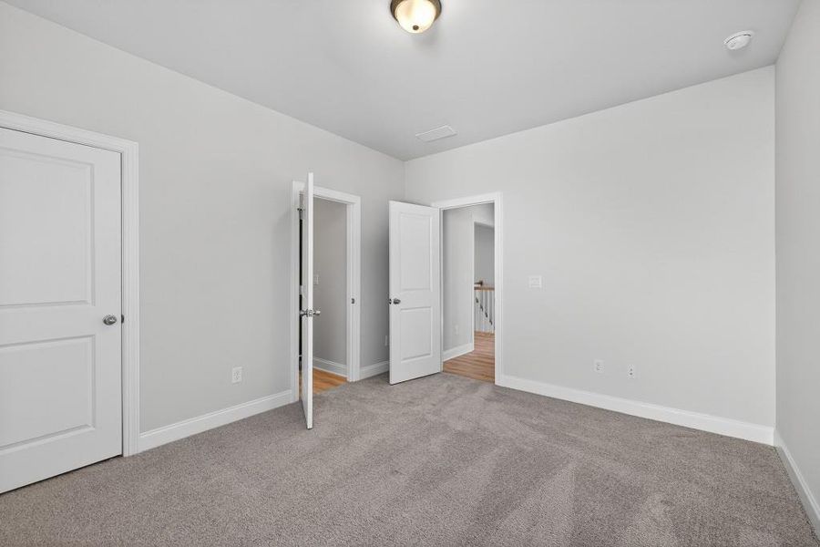 Spacious, unfurnished interior of a new home in Hemingway, Flowery Branch (Image 28).