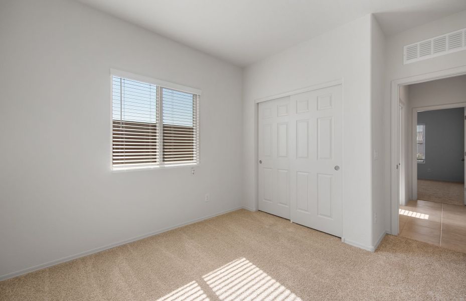 Spacious, unfurnished interior of a new home in El Rancho Santa Rosa, Maricopa (Image 15).