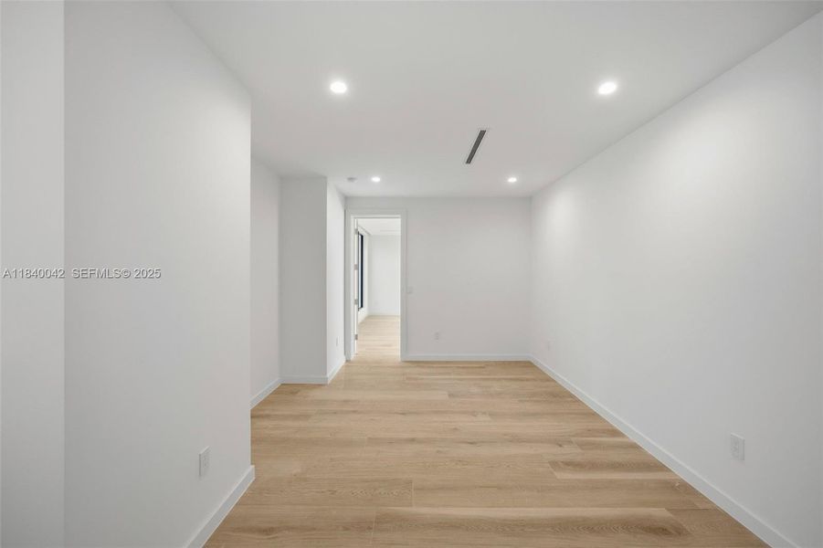 Spacious, unfurnished interior of a new home in , Miami (Image 21).