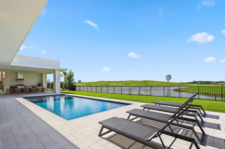 Swimming Pool & Spa
