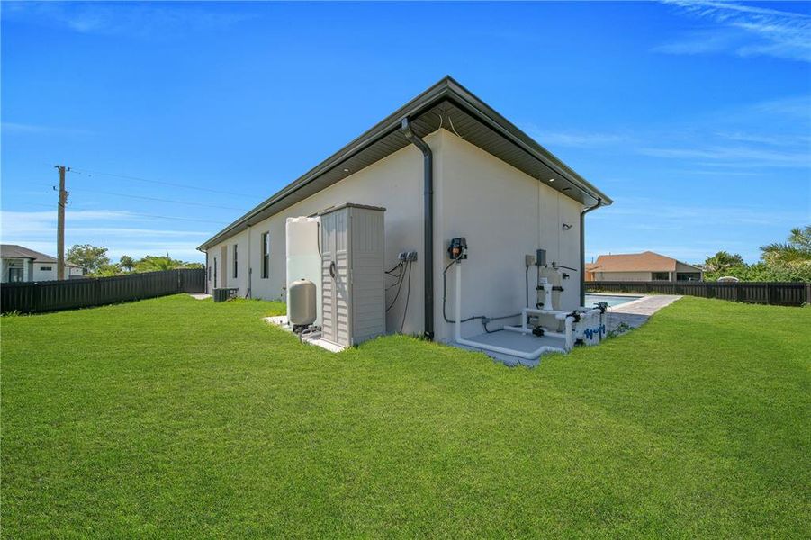 Exterior details and patio area of a home in , Cape Coral (Image 28).