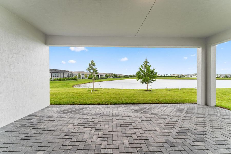 Spacious, unfurnished interior of a new home in Tradition - Telaro, Port St. Lucie (Image 7).