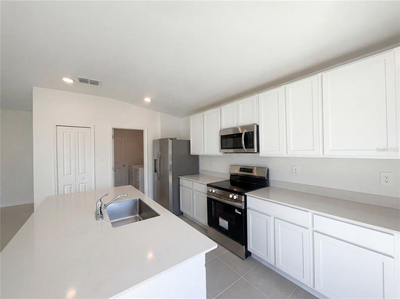 Furnished interior view inside a new home in Peace Creek Reserve, Winter Haven (Image 10).