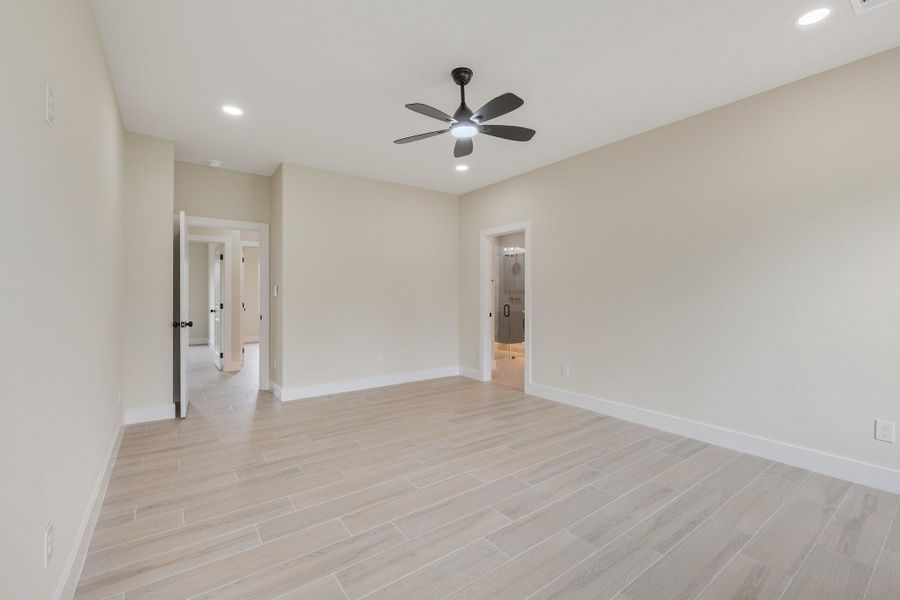 Spacious, unfurnished interior of a new home in , Franklin (Image 18).