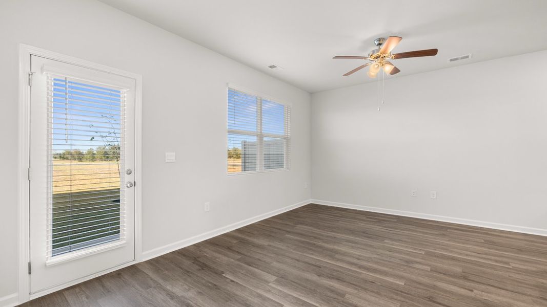 Spacious, unfurnished interior of a new home in Weatherstone, Grovetown (Image 15).