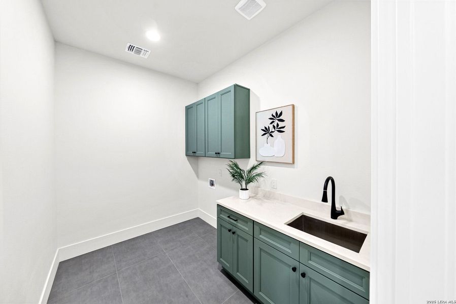 Furnished interior view inside a new home in , Boerne (Image 40).