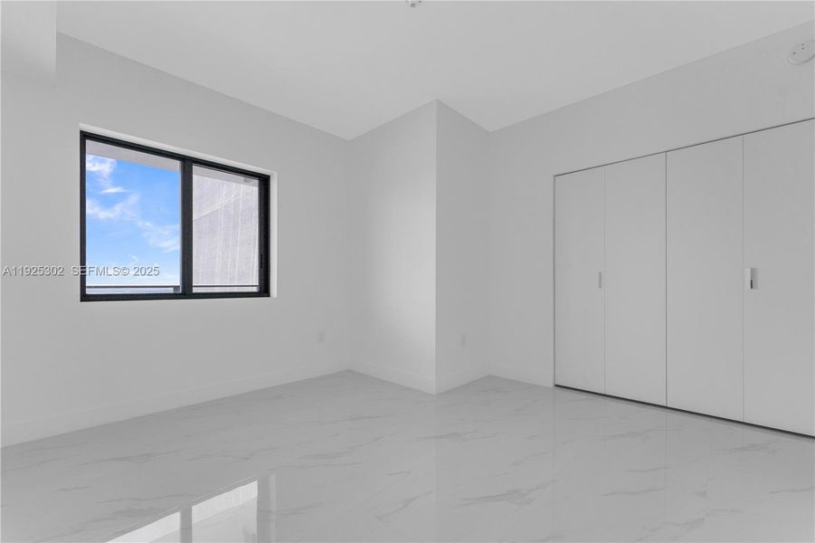 Spacious, unfurnished interior of a new home in Aria Reserve, Miami (Image 42).