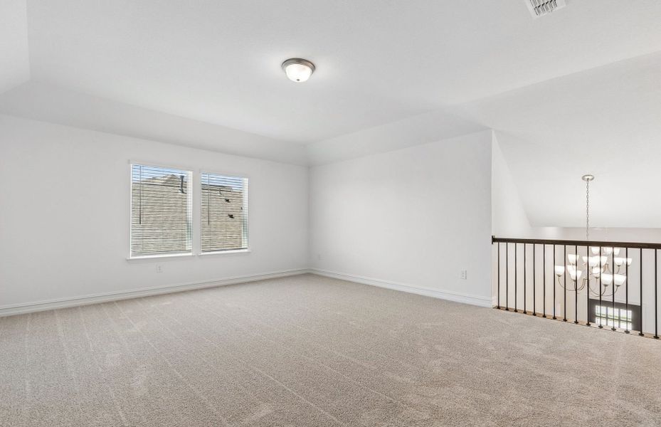 Representative unfurnished interior of a home built from the Harvard by Pulte Homes in Ribbonwood, Aubrey (Image 27).