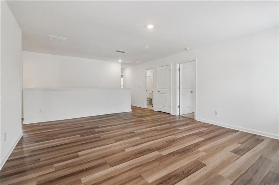 Spacious, unfurnished interior of a new home in , Gainesville (Image 24).
