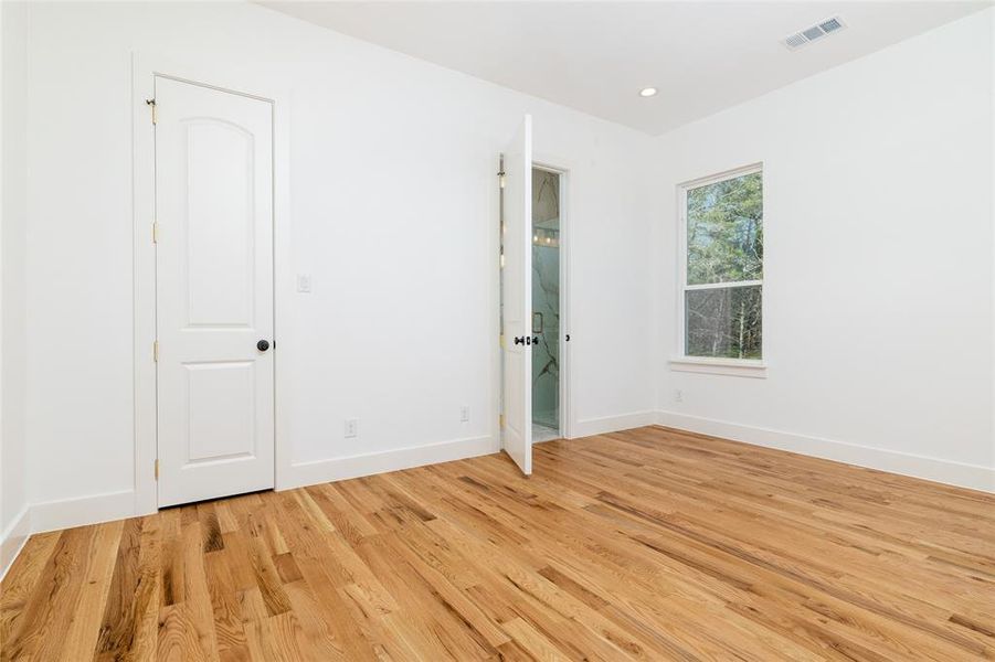 Spacious, unfurnished interior of a new home in , Cleburne (Image 27).