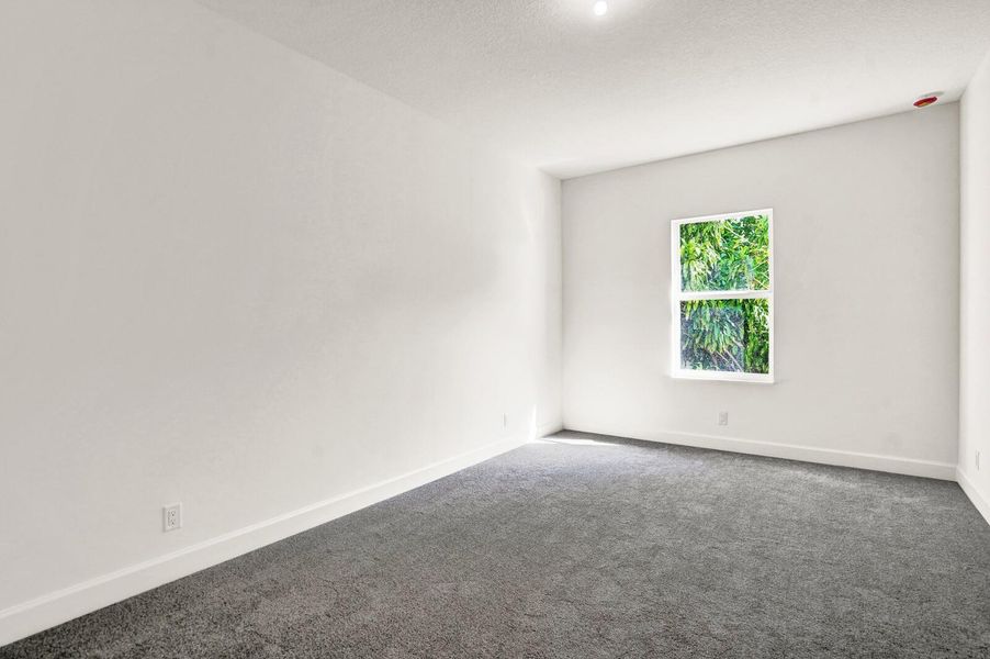 Spacious, unfurnished interior of a new home in , Lantana (Image 13).