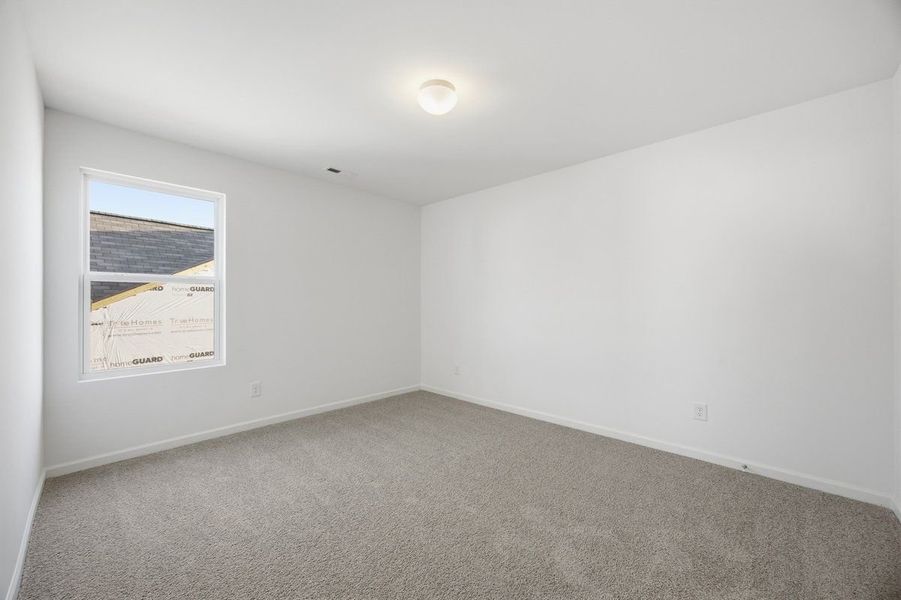 Spacious, unfurnished interior of a new home in Reeves Crossing, St. George (Image 8).