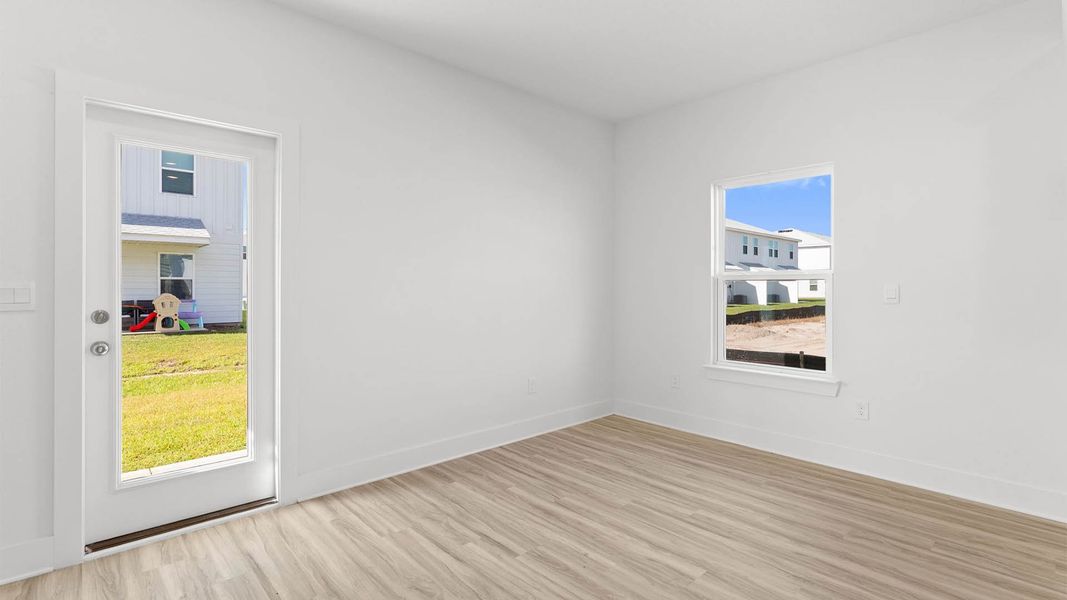 Spacious, unfurnished interior of a new home in Chateau Nemours, Port Saint Joe (Image 15).