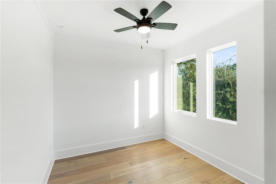 Spacious, unfurnished interior of a new home in , Sarasota (Image 63).