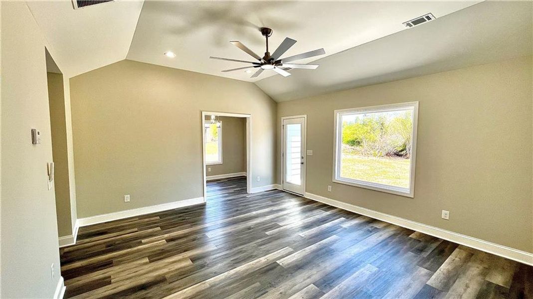 Spacious, unfurnished interior of a new home in , Griffin (Image 32).