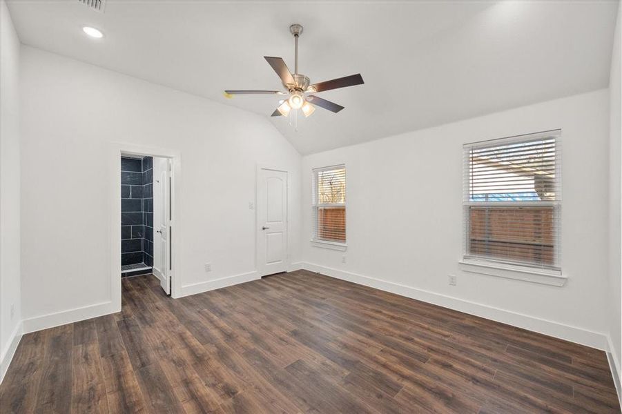 Spacious, unfurnished interior of a new home in , Kerens (Image 32).