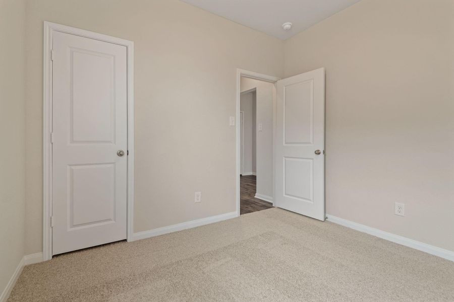 Spacious, unfurnished interior of a new home in Trails at Cochran Ranch, Waller (Image 20).