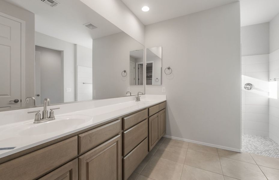 Furnished interior view inside a new home in Sun City Anthem at Merrill Ranch, Florence (Image 10).