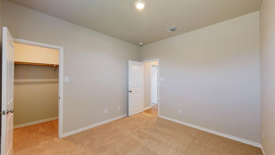 Spacious, unfurnished interior of a new home in Sterling Meadows, Salado (Image 13).