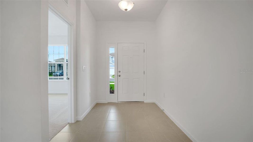 Spacious, unfurnished interior of a new home in Annabelle Estates, Lake Wales (Image 11).