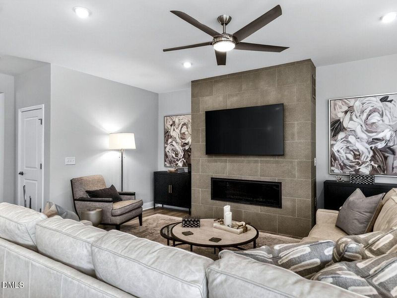 010-1280x960-family-room 010-1280x960-family-room