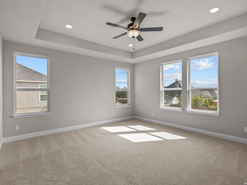 Spacious, unfurnished interior of a new home in Potranco Oaks, Castroville (Image 39).