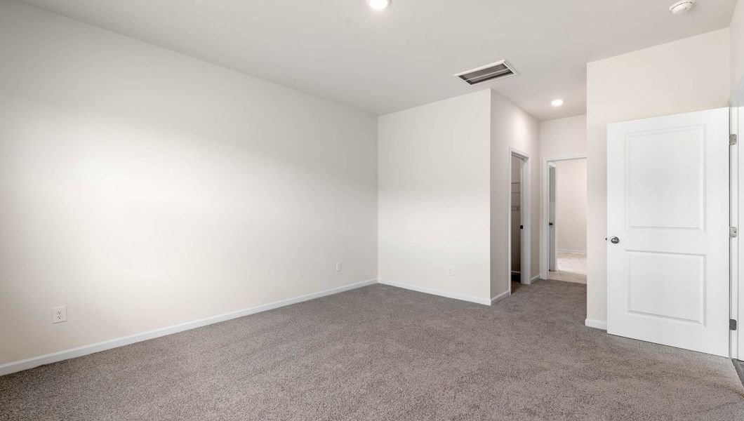 Spacious, unfurnished interior of a new home in Cascade Point, Seneca (Image 19).