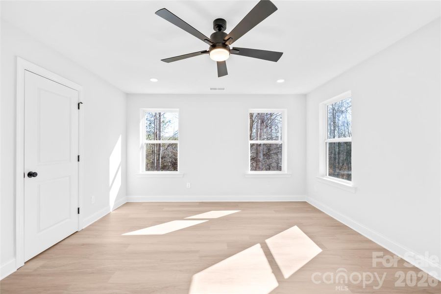 Spacious, unfurnished interior of a new home in , Kings Mountain (Image 31).