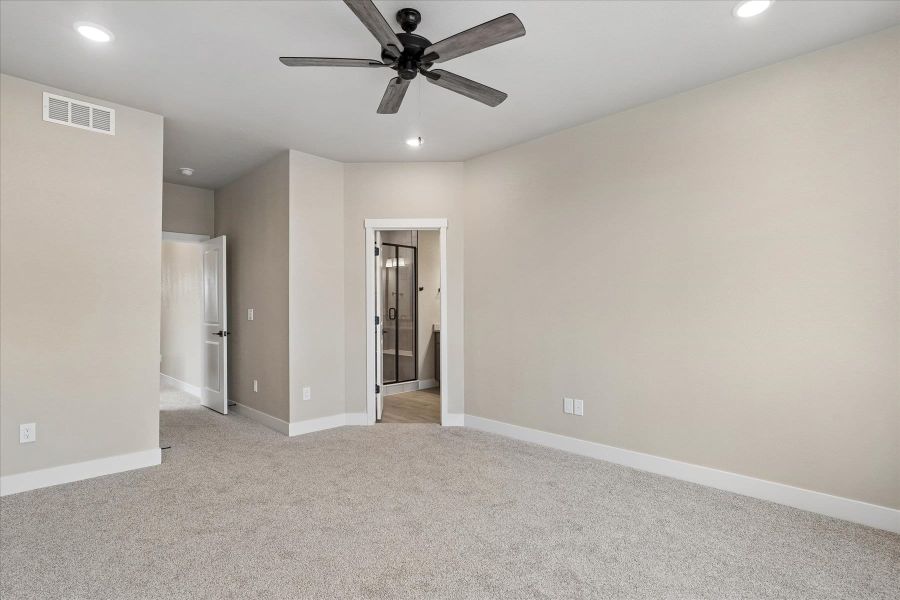 Spacious, unfurnished interior of a new home in Aspen Meadows-4, Colorado Springs (Image 28).