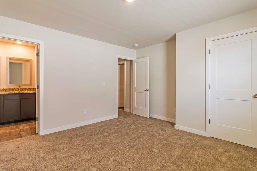 Spacious, unfurnished interior of a new home in Southern Hills, McDonough (Image 31).