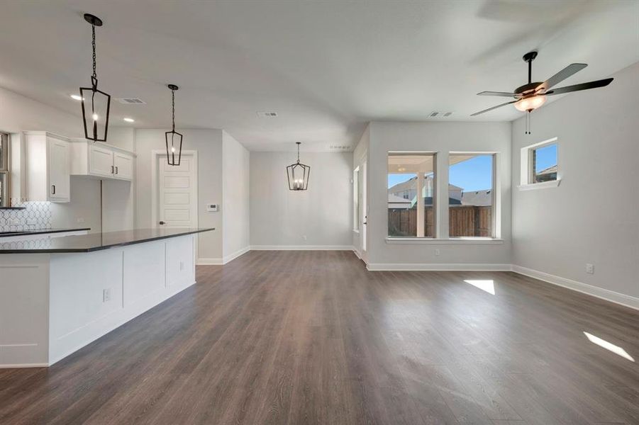 Spacious, unfurnished interior of a new home in Mantua Point Gardens, Van Alstyne (Image 17).