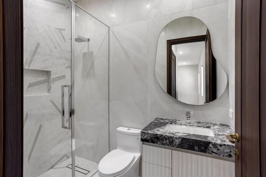mls_BATHROOM_5_EB