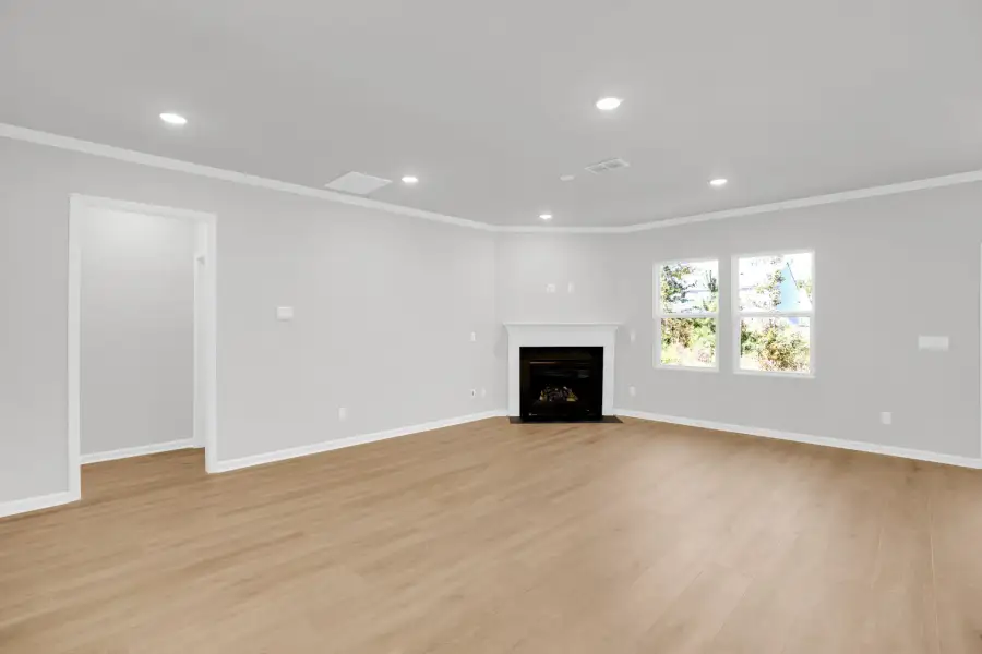 Spacious, unfurnished interior of a new home in Carriage Estates, Lexington (Image 14).