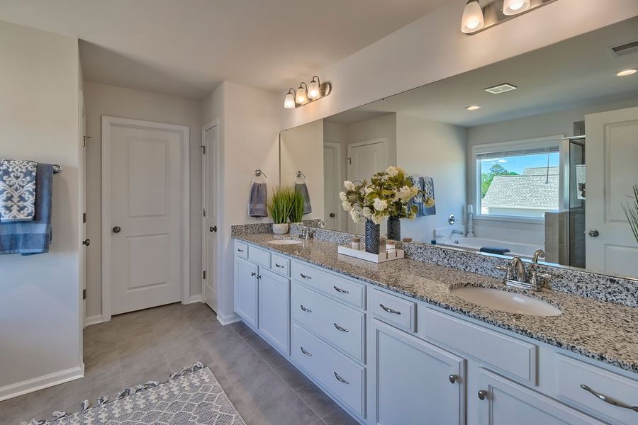 Representative furnished interior of a home built from the The Shiloh by Stanley Martin Homes in Stratford, Denver (Image 16).