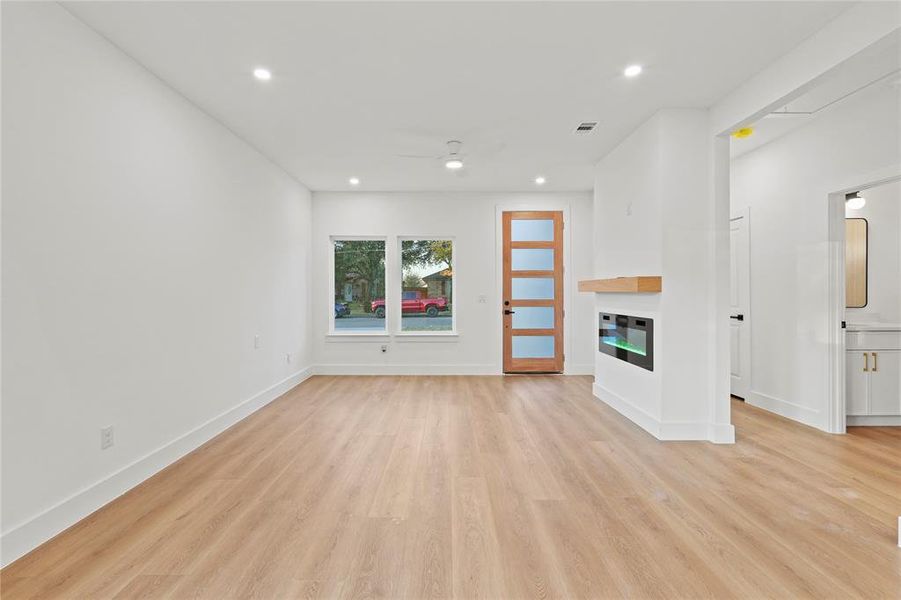 Spacious, unfurnished interior of a new home in , Dallas (Image 20). Spacious, unfurnished interior of a new home in , Dallas (Image 20).