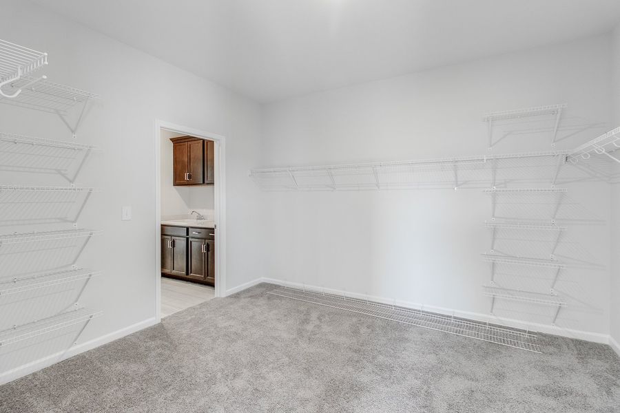 Spacious, unfurnished interior of a new home in Hendrix Farms, Lexington (Image 34).