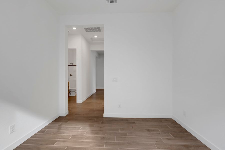 Spacious, unfurnished interior of a new home in Soleo, San Tan Valley (Image 16).