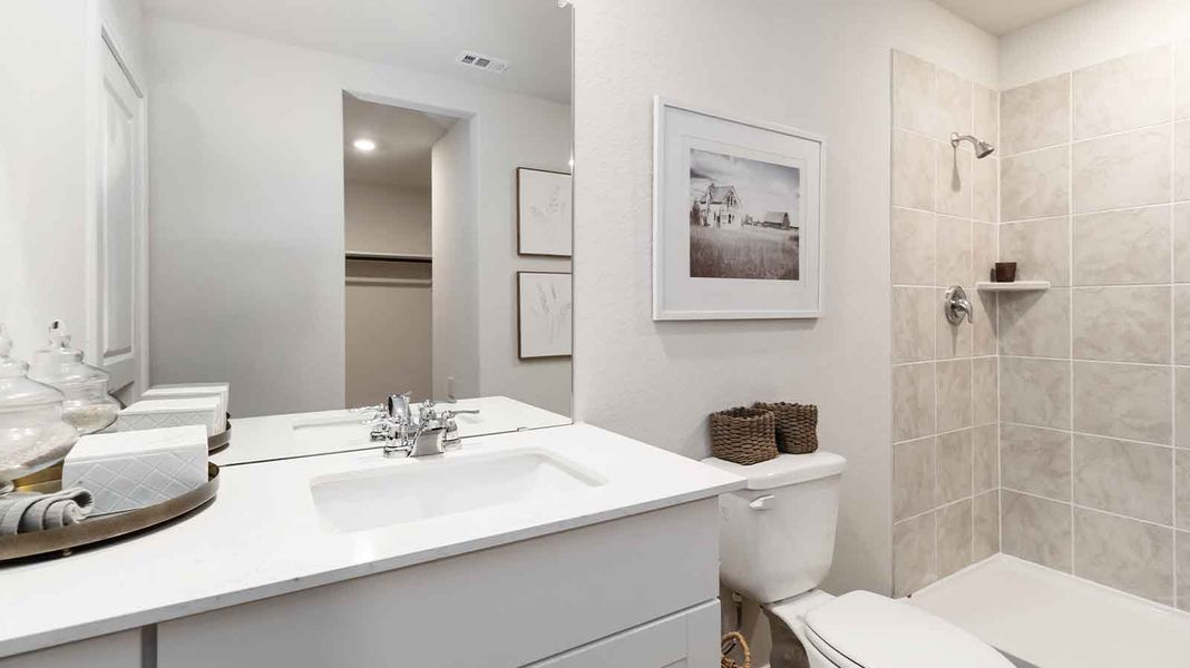 Representative furnished interior of a home built from the Atlanta by D.R. Horton in Watermark, Alvin (Image 12).